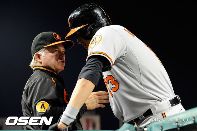 [사진] 볼티모어 시절 벅 쇼월터 감독(왼쪽)과 매니 마차도. Gettyimages(무단전재 및 재배포 금지)