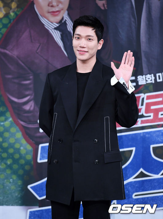 배우 김경남이 포토타임을 하고 있다. /jpnews@osen.co.kr