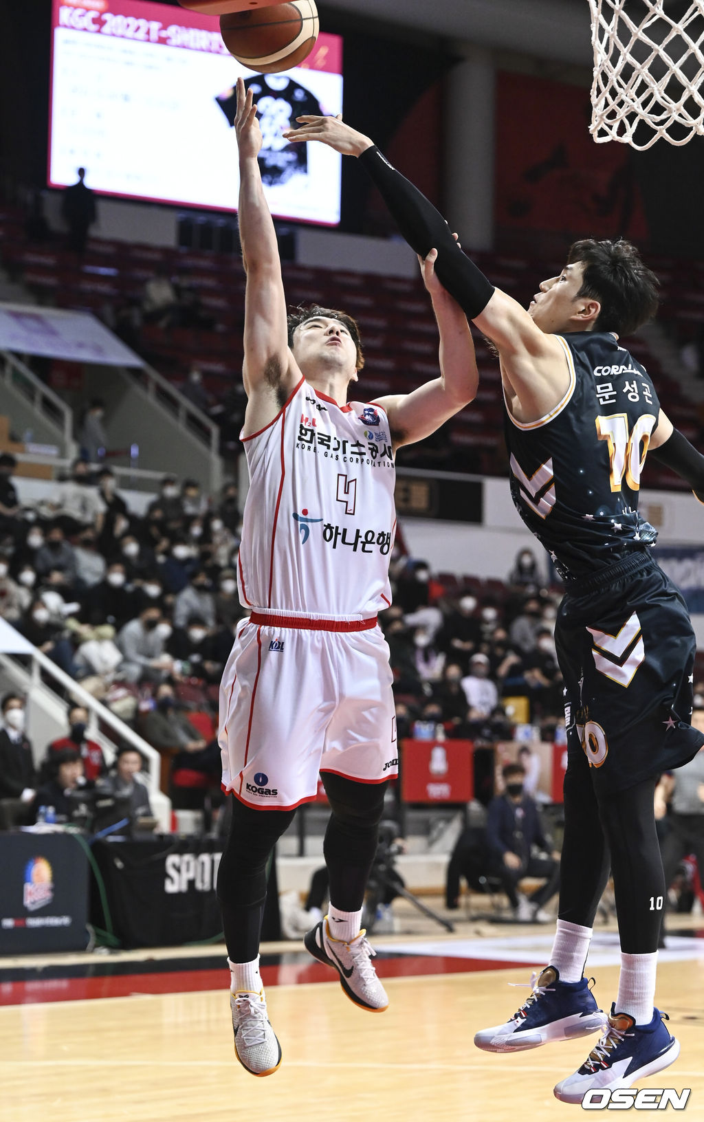 21일 오후 경기도 안양시 안양실내체육관에서 2021-22 KGC인삼공사 정관장 프로농구 안양 KGC인삼공사와 대구 한국가스공사의 경기가 진행됐다. 4쿼터 한국가스공사 김낙현이 레이업슛을 성공시키고 있다.  2021.12.21 / soul1014@osen.co.kr