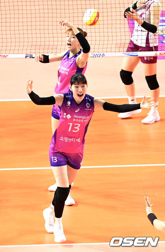 1세트, 흥국생명 최윤이가 블로킹 득점에 기뻐하고 있다. 2021.12.21 / dreamer@osen.co.kr