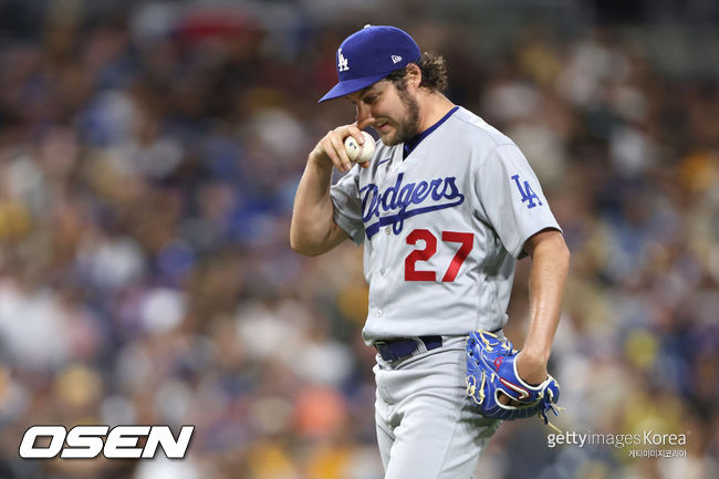 [사진] 시즌 중반 성폭행 혐의로 행정 휴직 처분을 받아 필드에서 쫓겨났지만 2021년 가장 많은 급여인 3800만 달러를 챙긴 트레버 바우어(LA 다저스).ⓒGettyimages(무단전재 및 재배포 금지)