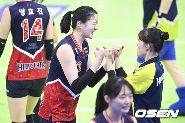 경기종료후 현대건설 이다현이 승리에 기뻐하고 있다.   2012.12.22 / soul1014@osen.co.kr