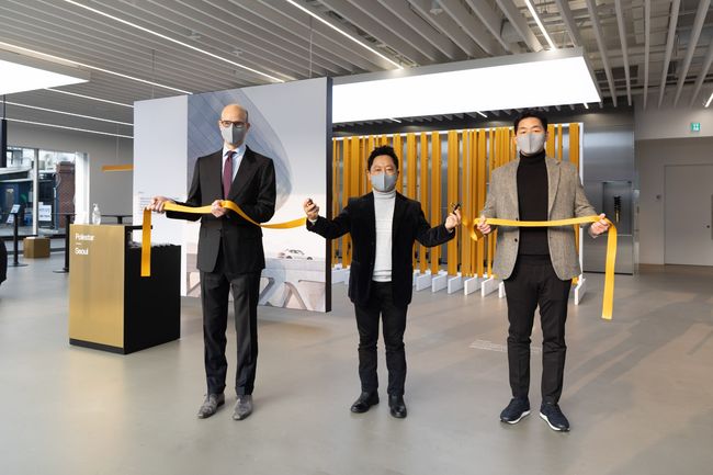 왼쪽부터 주한스웨덴대사 다니엘 볼벤(Daniel Wolvén), 에이치모터스 황호진 대표, 폴스타 코리아 함종성 대표.