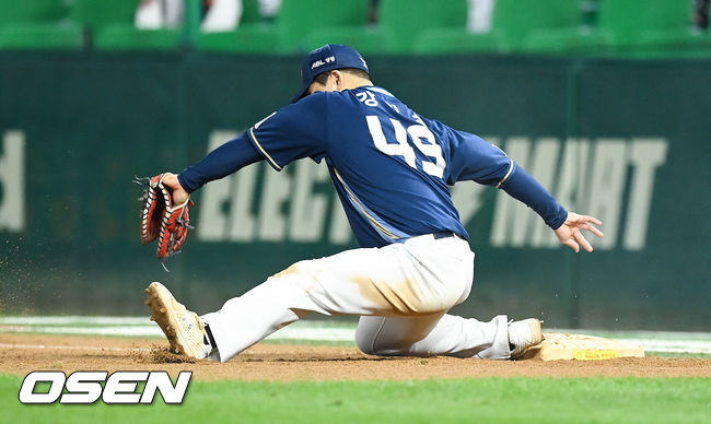 NC 시절 내야수 강진성. / OSEN DB