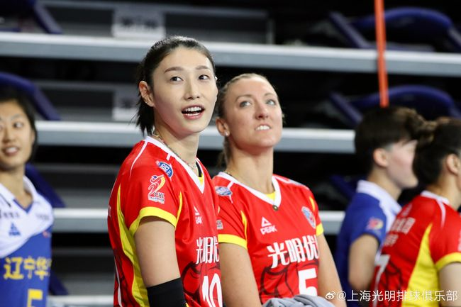 김연경과 조던 라슨. /상하이 구단 웨이보