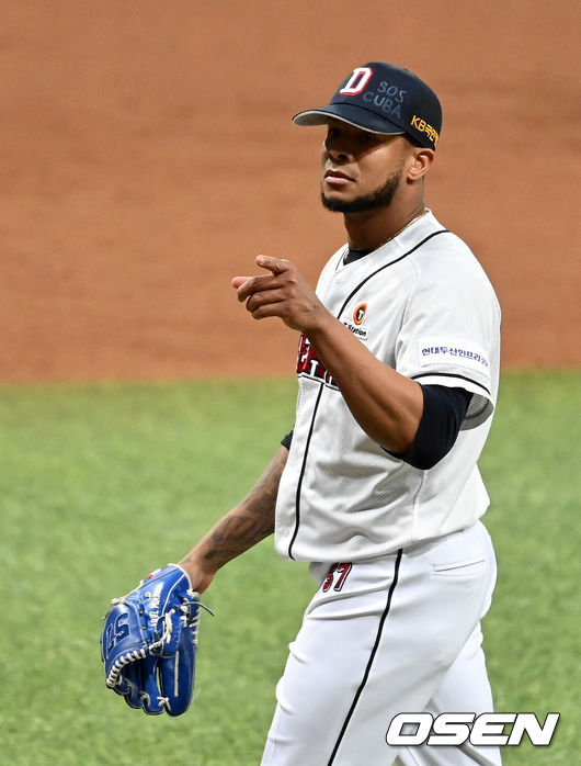 재계약에 성공한 두산 에이스 미란다 / OSEN DB