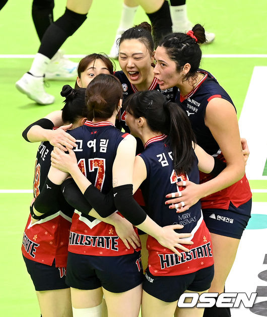 1세트, 현대건설 선수들이 득점에 기뻐하고 있다. 2021.12.26 / dreamer@osen.co.kr