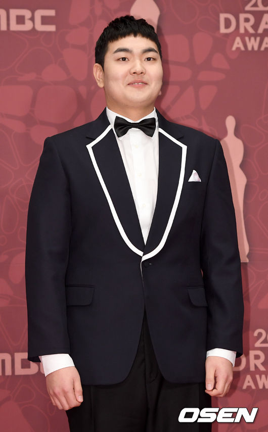 배우 손보승이 30일 오후 서울 상암동 MBC에서 열린 '2017 MBC 연기대상'에 참석해 포즈를 취하고 있다. /dreamer@osen.co.kr