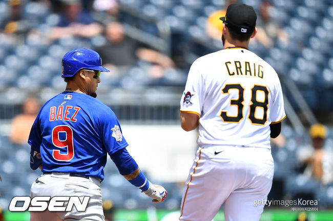 [사진] 윌 크레익(오른쪽)이 하비에르 바에스를 태그하기 위해 쫓고 있다. ⓒGettyimages(무단전재 및 재배포 금지)