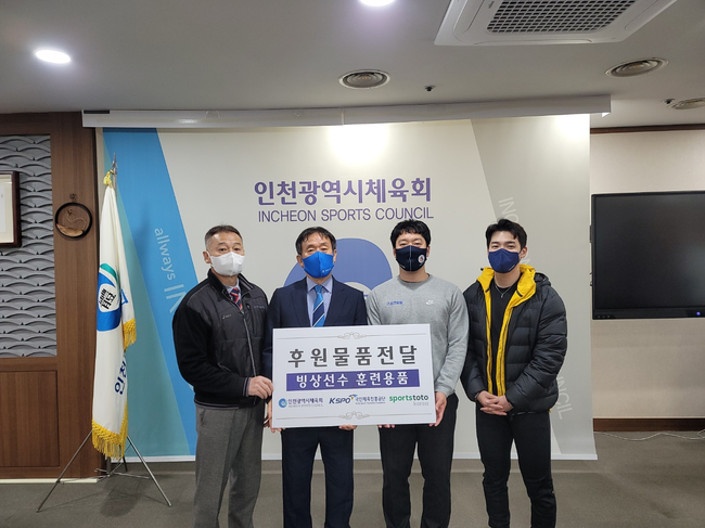 인천광역시 후원식에 참석한 스포츠토토빙상단과 인천시 관계자들