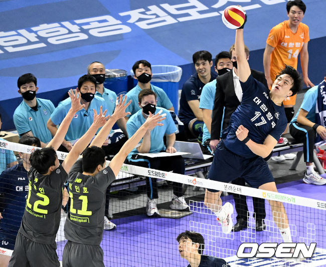 1세트, 대한항공 임동혁이 공격을 시도하고 있다. 2021.12.30 / dreamer@osen.co.kr