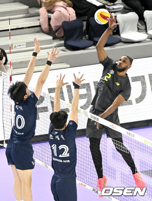 1세트, 현대캐피탈 히메네즈가 공격을 시도하고 있다. 2021.12.30 / dreamer@osen.co.kr