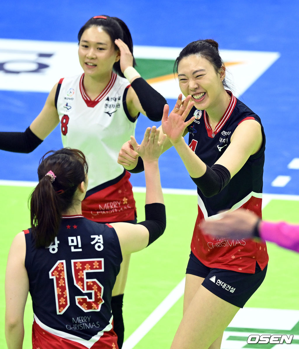 현대건설 양효진과 황민경. /OSEN DB