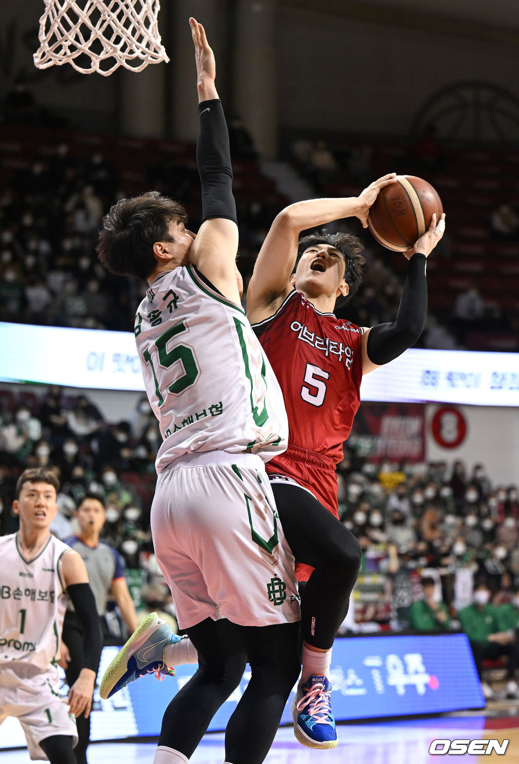 안양체육관에서 열린 2021~2022 KGC인삼공사 정관장 프로농구 안양 KGC와 원주 DB의 경기, KGC 변준형이 슛을 시도하고 있다. 2021.12.31 /sunday@osen.co.kr