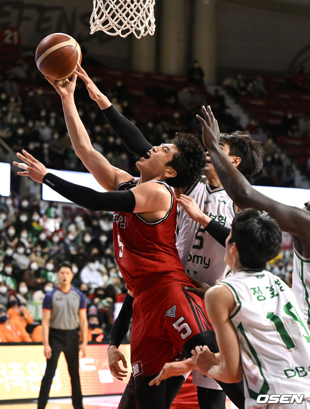 안양체육관에서 열린 2021~2022 KGC인삼공사 정관장 프로농구 안양 KGC와 원주 DB의 경기, KGC 변준형이 슛을 시도하고 있다. 2021.12.31 /sunday@osen.co.kr