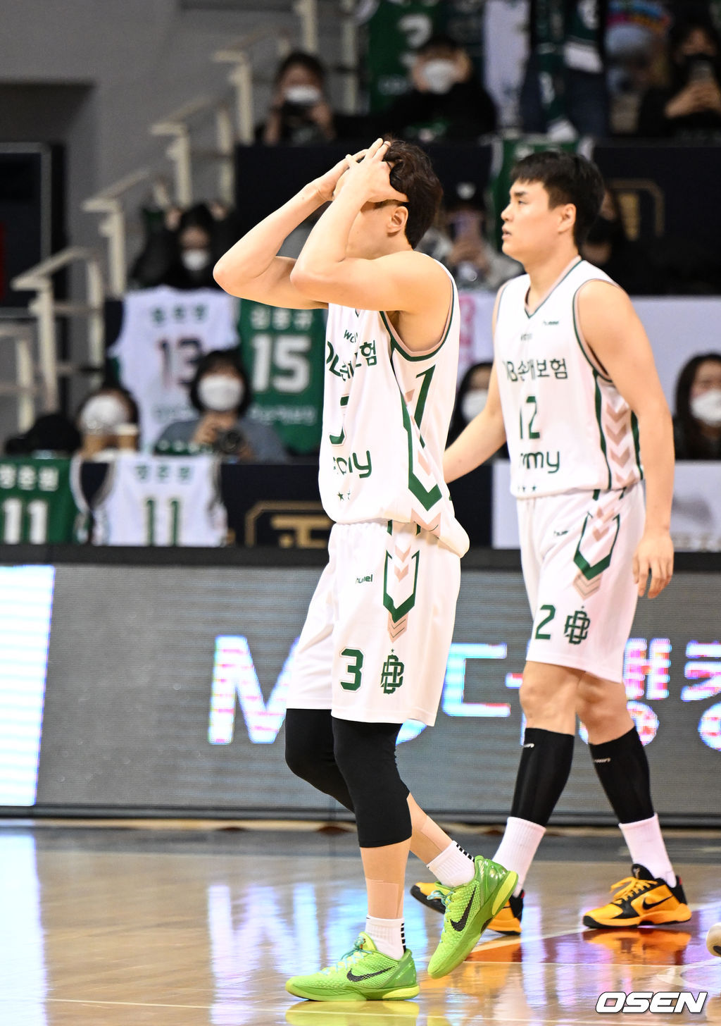 안양체육관에서 열린 2021~2022 KGC인삼공사 정관장 프로농구 안양 KGC와 원주 DB의 경기, 4쿼터 DB 허웅의 끝내기 턴오버를 범하고 아쉬워하고 있다. 2021.12.31 /sunday@osen.co.kr