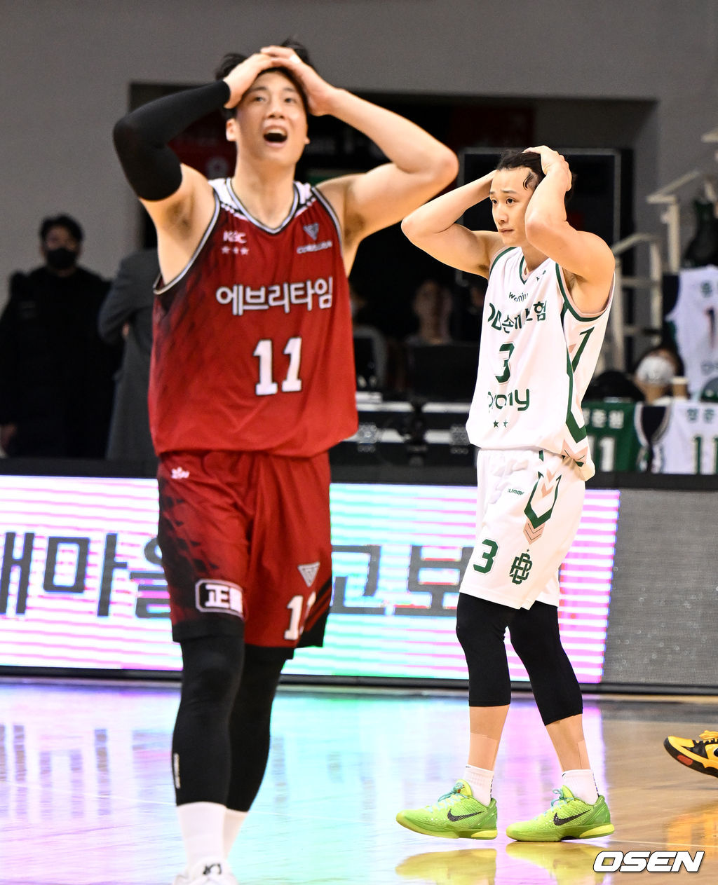 안양체육관에서 열린 2021~2022 KGC인삼공사 정관장 프로농구 안양 KGC와 원주 DB의 경기, 4쿼터 DB 허웅의 끝내기 턴오버를 범하고 아쉬워하고 있다. 2021.12.31 /sunday@osen.co.kr