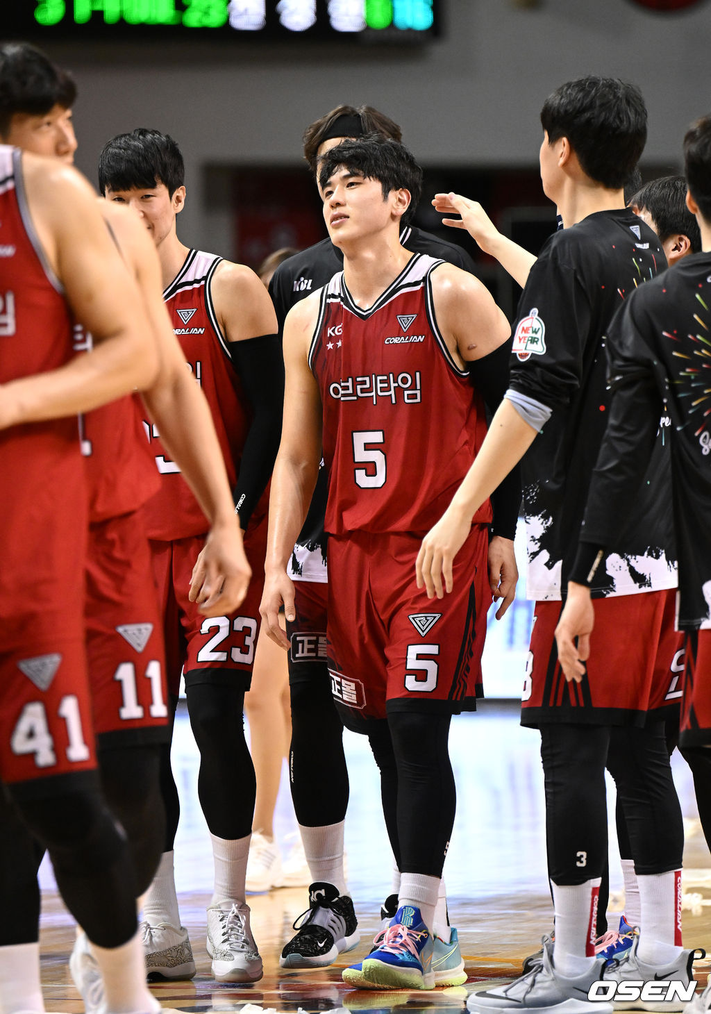 안양체육관에서 열린 2021~2022 KGC인삼공사 정관장 프로농구 안양 KGC와 원주 DB의 경기, 4쿼터 자유투를 실패했던 KGC 변준형이 자책을 하며 경기장을 나가고 있다. 2021.12.31 /sunday@osen.co.kr