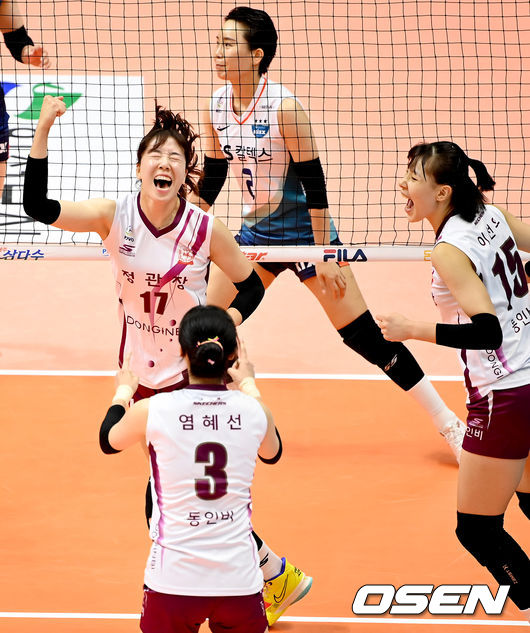 KGC인삼공사 정호영이 블로킹 득점을 올린 뒤 기뻐하고 있다. 2021.08.23 /OSEN DB