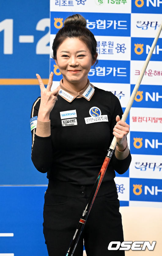 김가영이 차유람을 세트 스코어 3-0으로 꺾고 결승에 올라가며 김가영이 기뻐하고 있다. 2022.01.03 /rumi@osen.co.kr