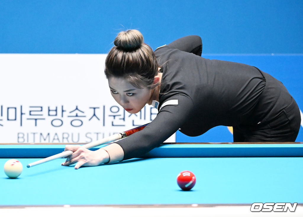 김가영이 신중하게 샷을 하고 있다. 2022.01.03 /rumi@osen.co.kr