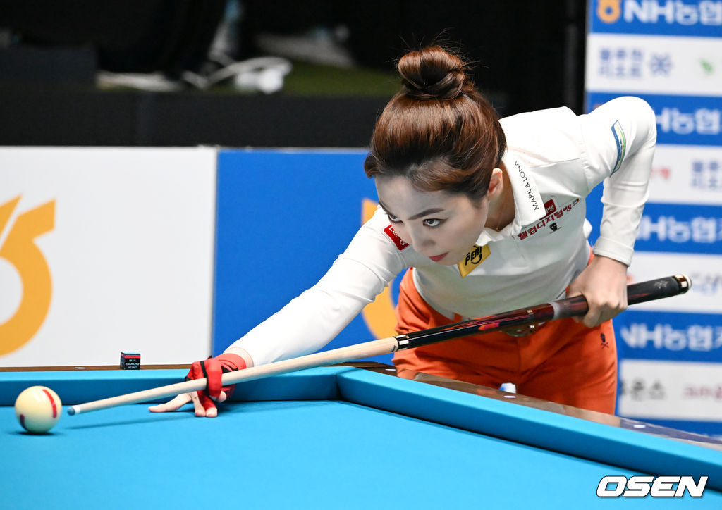 차유람이 신중하게 샷을 하고 있다. 2022.01.03 /rumi@osen.co.kr