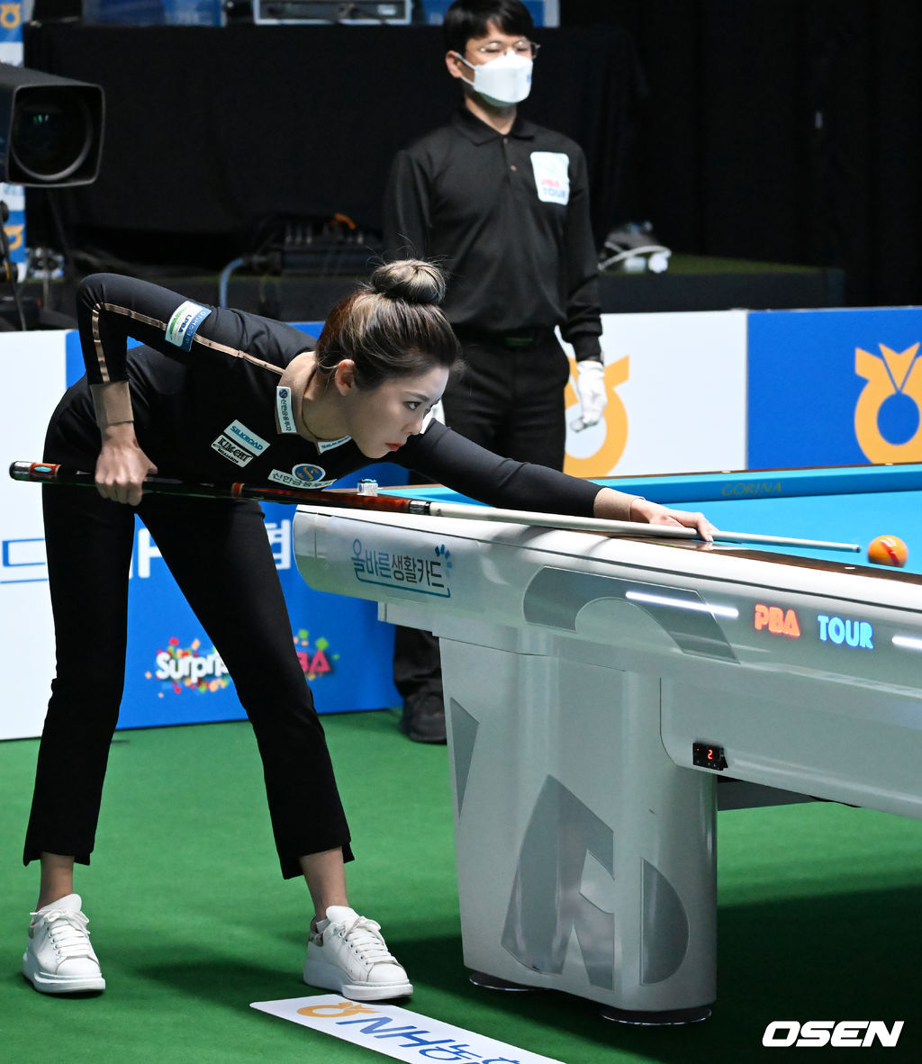 김가영이 신중하게 샷을 하고 있다. 2022.01.03 /rumi@osen.co.kr