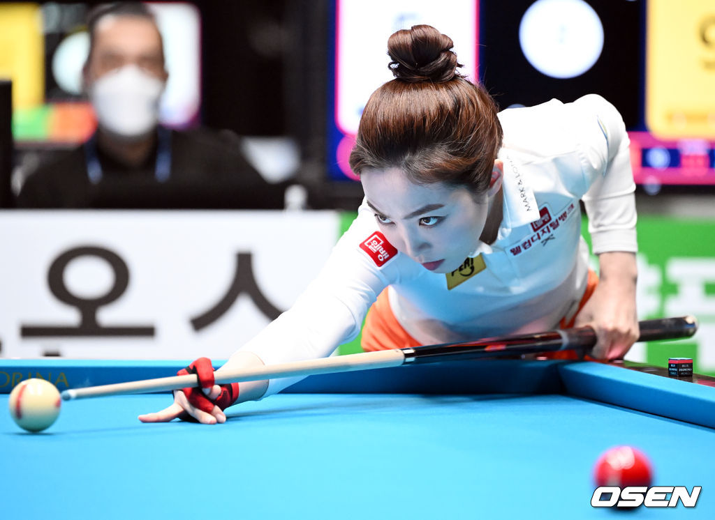 차유람이 신중하게 샷을 하고 있다. 2022.01.03 /rumi@osen.co.kr