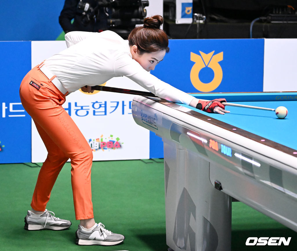 차유람이 신중하게 샷을 하고 있다. 2022.01.03 /rumi@osen.co.kr