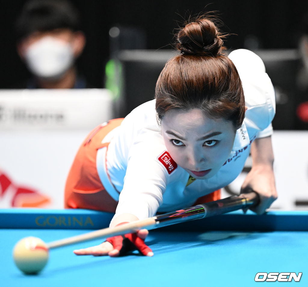 차유람이 신중하게 샷을 하고 있다. 2022.01.03 /rumi@osen.co.kr