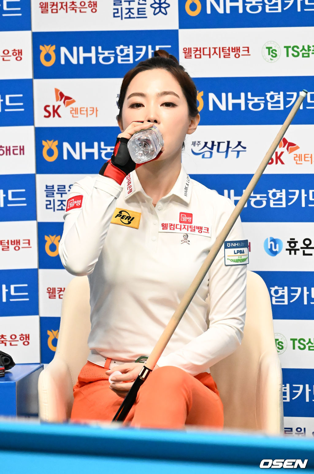 차유람이 물을 마시며 생각에 잠겨 있다. 2022.01.03 /rumi@osen.co.kr