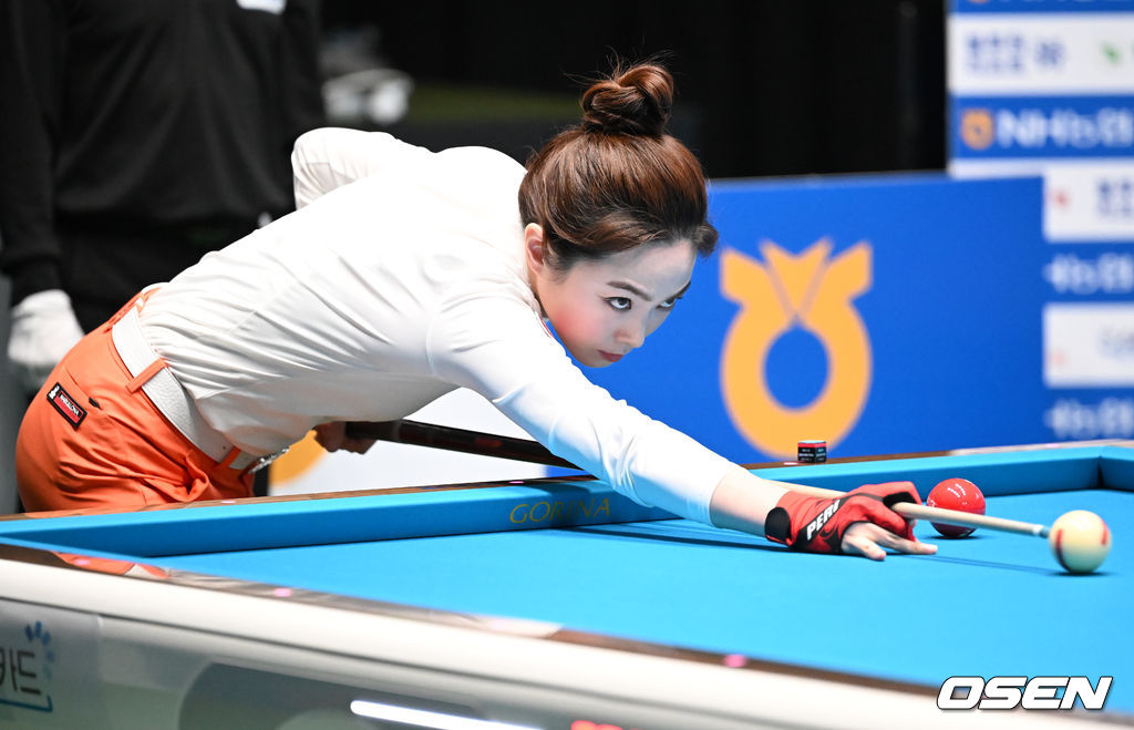 차유람이 신중하게 샷을 하고 있다. 2022.01.03 /rumi@osen.co.kr