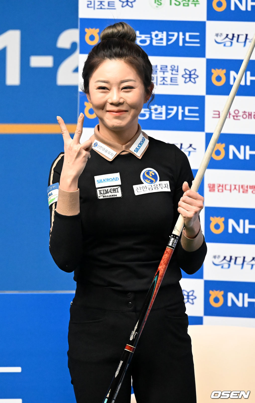 김가영이 차유람을 세트 스코어 3-0으로 꺾고 결승에 올라가며 기뻐하고 있다. 2022.01.03 /rumi@osen.co.kr