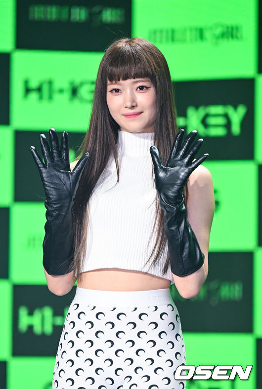 5일 오후 서울 청담동 일지아트홀에서 그룹 하이키(H1-KEY) 데뷔 쇼케이스가 진행됐다.4인조 걸그룹 하이키(서이, 리이나, 옐, 시탈라)는 오늘 오후 6시 각종 음원사이트를 통해 첫 번째 싱글 ‘애슬레틱 걸(Athletic Girl)’을 발매하고 본격적인 데뷔 활동에 돌입한다.하이키 서이가 포즈를 취하고 있다. 2022.01.05 / soul1014@osen.co