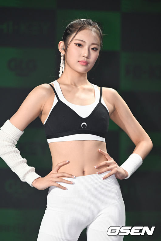 5일 오후 서울 청담동 일지아트홀에서 그룹 하이키(H1-KEY) 데뷔 쇼케이스가 진행됐다.4인조 걸그룹 하이키(서이, 리이나, 옐, 시탈라)는 오늘 오후 6시 각종 음원사이트를 통해 첫 번째 싱글 ‘애슬레틱 걸(Athletic Girl)’을 발매하고 본격적인 데뷔 활동에 돌입한다.하이키 옐이 포즈를 취하고 있다. 2022.01.05 / soul1014@osen.co