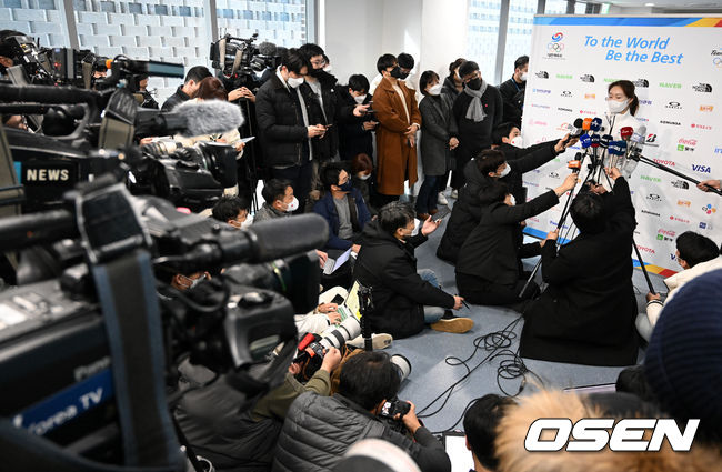 쇼트트랙 최민정이 훈련에 앞서 인터뷰를 하고 있다. 2022.01.05 /jpnews@osen.co.kr