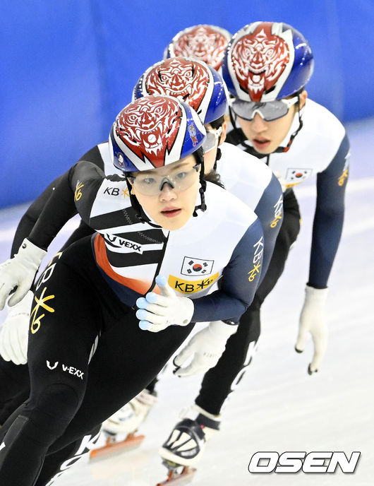 쇼트트랙 대표팀 선수들이 훈련을 하고 있다. 2022.01.05 /jpnews@osen.co.kr