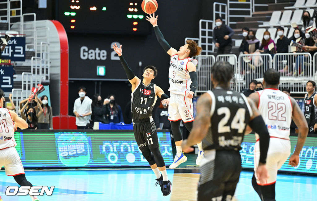 4쿼터 한국가스공사 두경민이 스틸하고 있다 2022.01.05 / soul1014@osen.co.kr