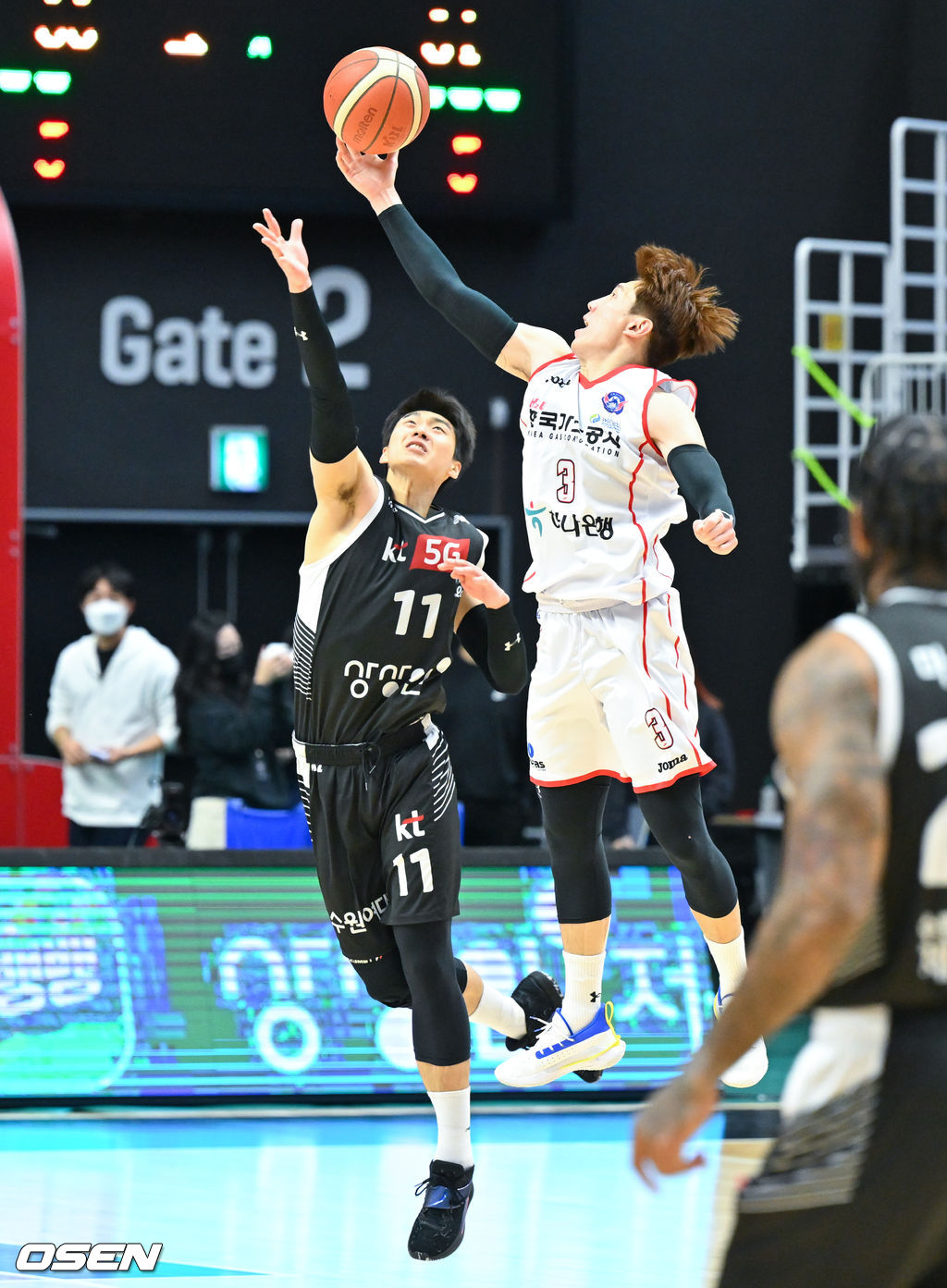 4쿼터 한국가스공사 두경민이 스틸 성공하고 있다. . 2022.01.05 / soul1014@osen.co.kr