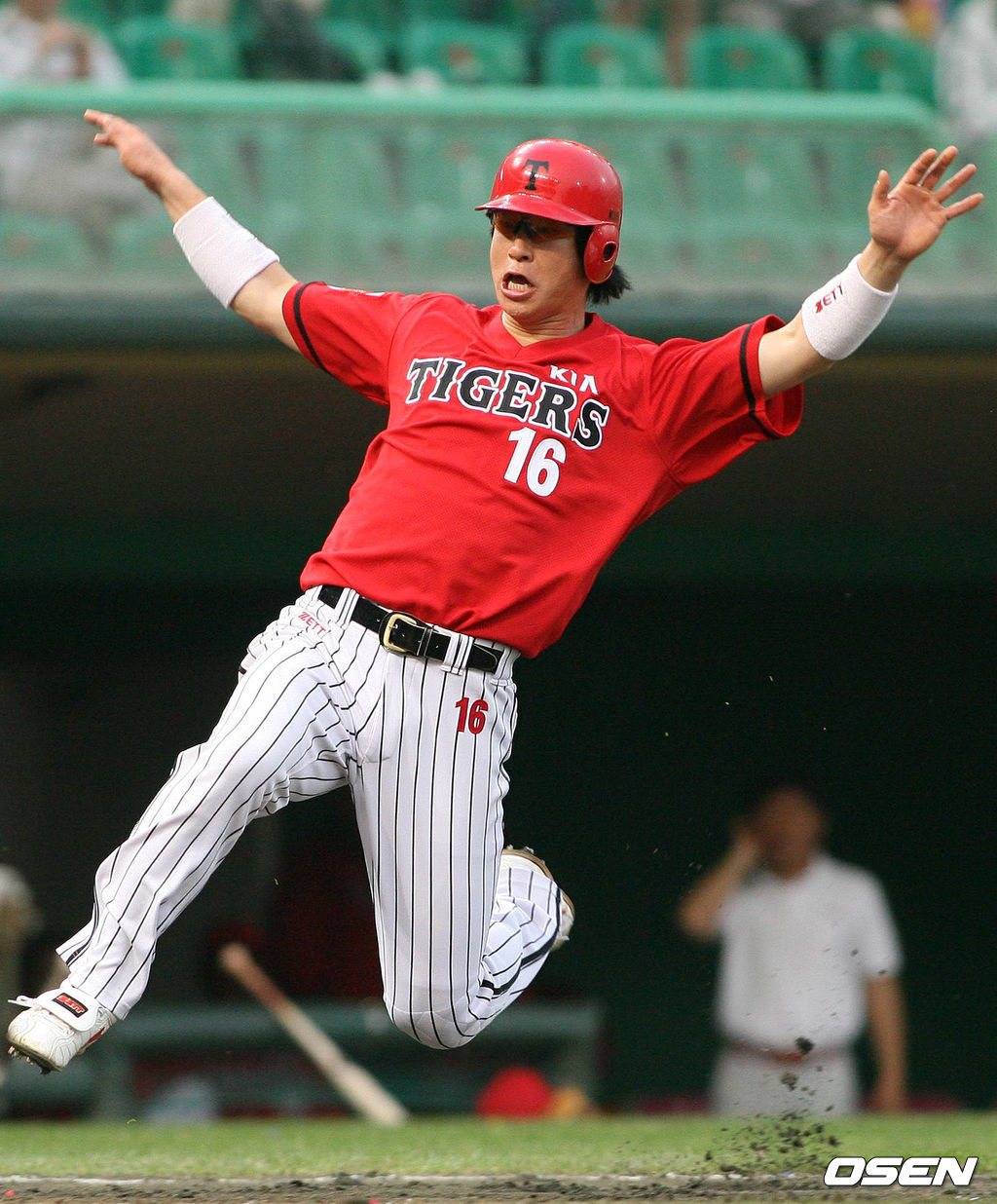 2007년 리그 경기서 홈 쇄도하는 KIA 김종국 /spjj@osen.co.kr