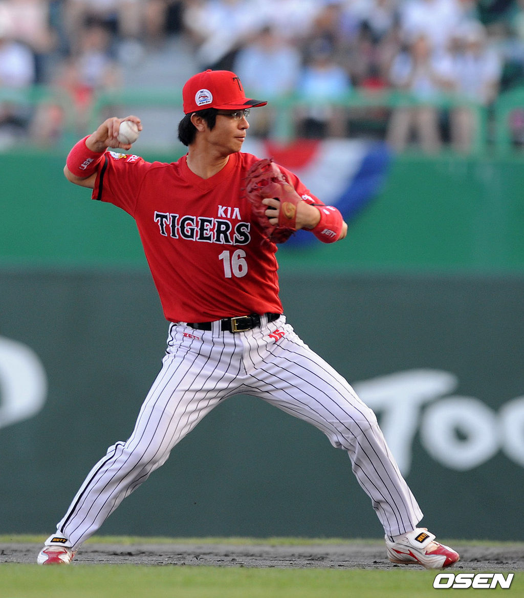 [OSEN DB] 2008년 리그 경기서 수비하는 KIA 김종국