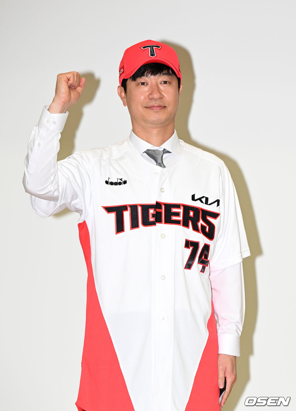 2021년 취임식에서 기념촬영 하는 김종국 감독 /sunday@osen.co.kr