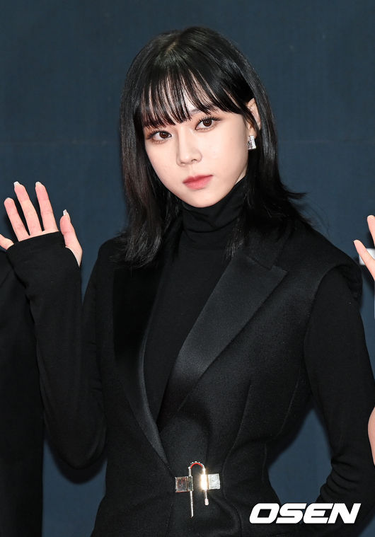 11일 오후 경기도 파주시 CJ ENM 스튜디오 센터에서 2021 엠넷 아시안 뮤직 어워즈(2021 Mnet ASIAN MUSIC AWARDS, MAMA) 시상식이 진행됐다.<br /><br />시상식 앞서 진행된 레드카펫 행사에서 에스파 윈터가 포즈를 취하고 있다.  2021.12.11 / soul1014@osen.co.kr<br />