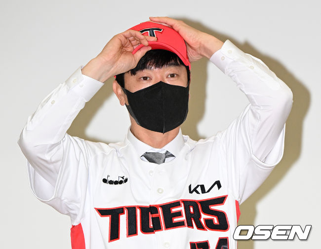 지난 6일 광주 서구 기아 오토랜드 대강당에서 KIA 김종국 감독 취임식이 열렸다. KIA 김종국 감독이 모자를 쓰고 있다. 2022.01.06 /sunday@osen.co.kr