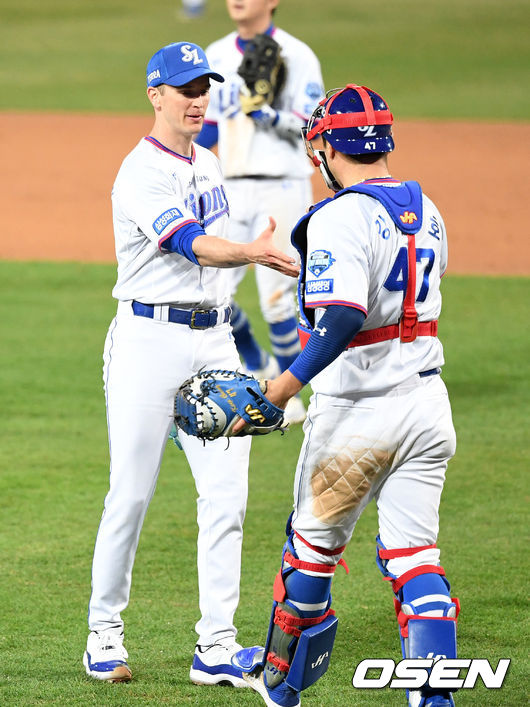 데이비드 뷰캐넌과 강민호 / OSEN DB