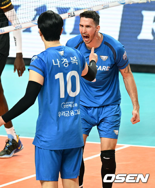4세트 우리카드 알렉스가 득점에 포효하고 있다. 2022.01.12 /cej@osen.co.kr