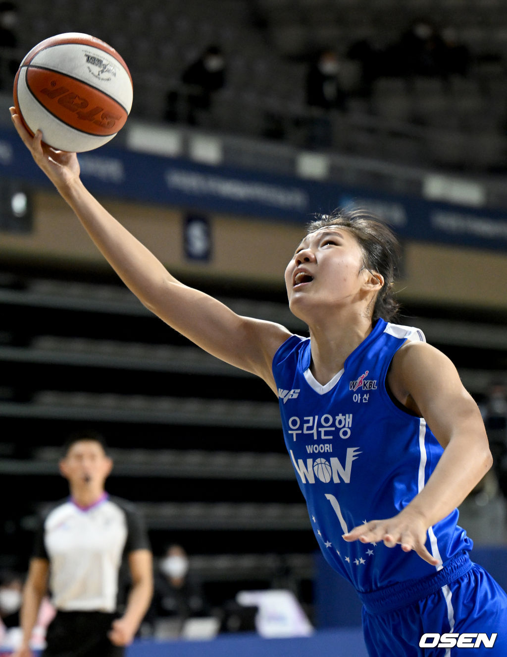4쿼터, 우리은행 박지현이 레이업슛을 하고 있다. 2022.01.13 /ksl0919@osen.co.kr