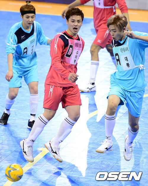 이번 '아육대'는 육상, 양궁, 풋살과 더불어 신설 종목인 컬링 경기가 진행될 예정. 풋살 신설 이후 활기를 찾은 '아육대'가 컬링으로 또 한 번 도약할 수 있을지 기대를 모은다. 이 뿐 아니라 양궁의 경우 그동안 단체전으로 진행됐던 방식에서 벗어나 개인전으로 치러져 눈길을 끈다. / baik@osen.co.kr