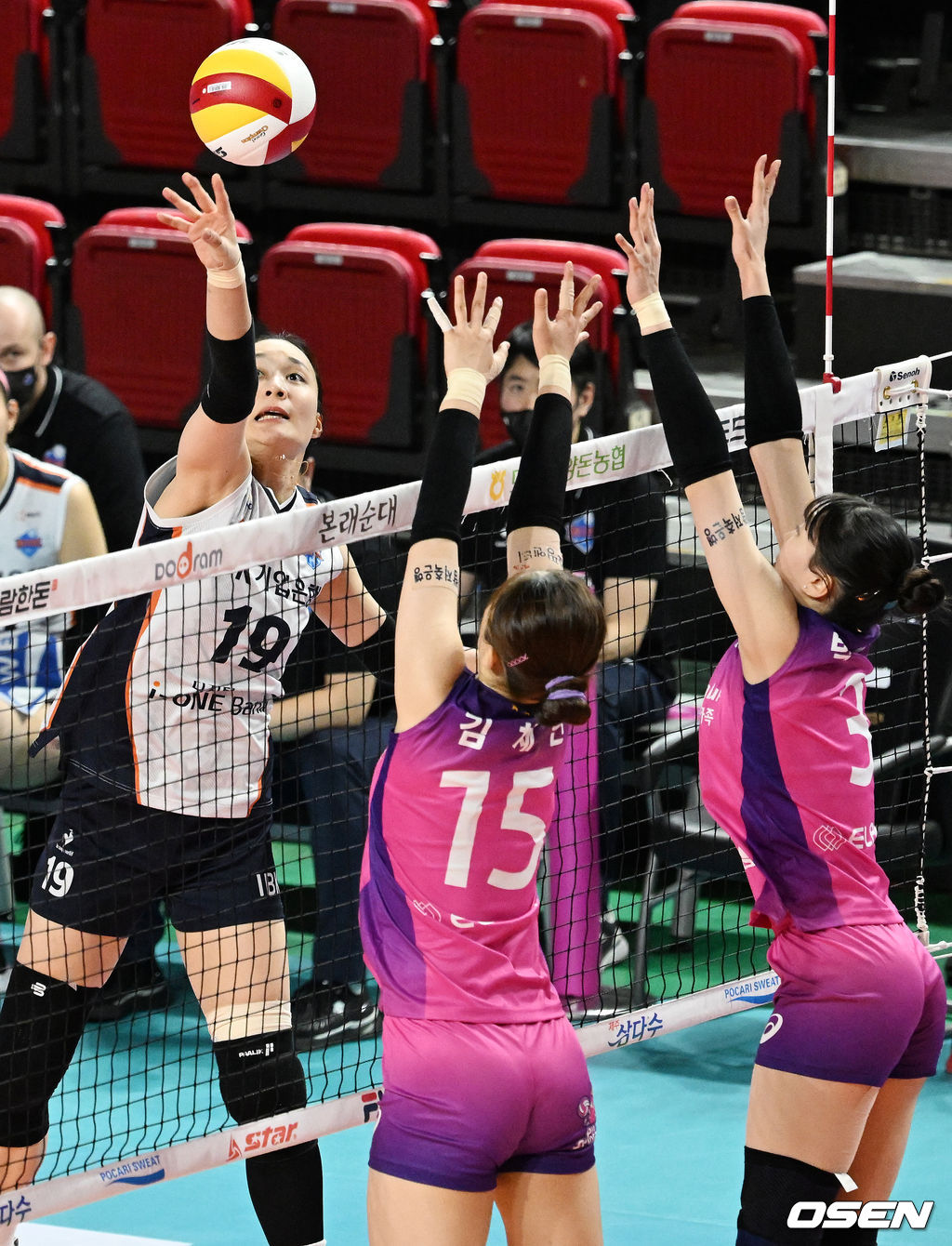 2세트 IBK기업은행 표승주가 강타를 날리고 있다. 2022.01.15 / rumi@osen.co.kr