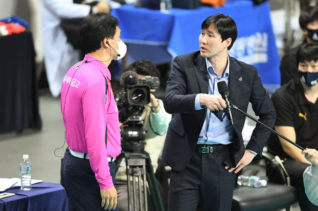 OK금융그룹 석진욱 감독 / KOVO 제공